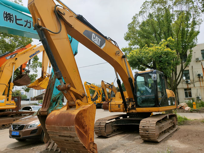 used caterpillar 320D For Sale