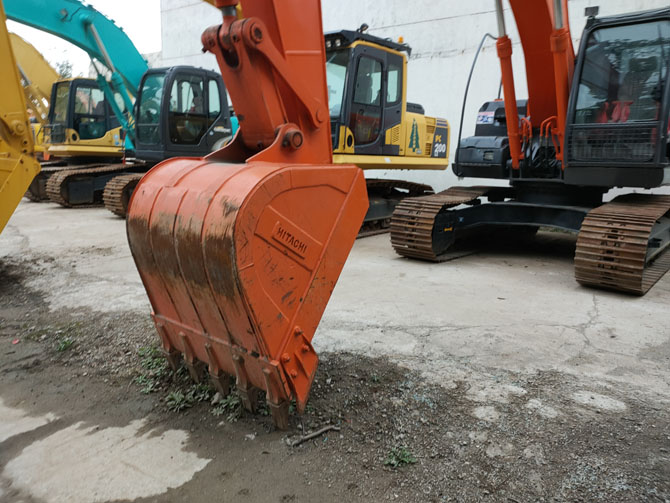 Hitachi Excavator ZX200 For Sale