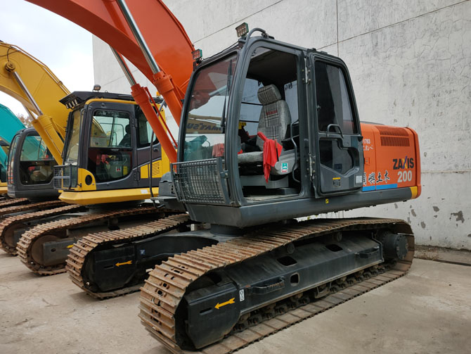 Hitachi Excavator ZX200 For Sale