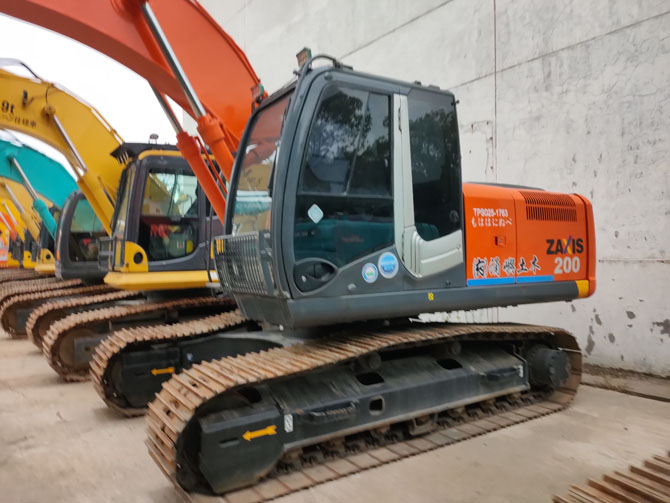 Hitachi Excavator ZX200 For Sale