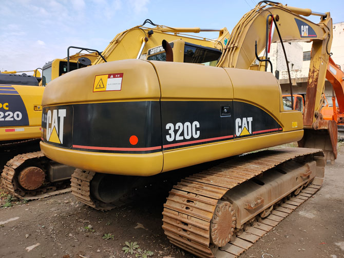 difference between Caterpillar 320B and 320C