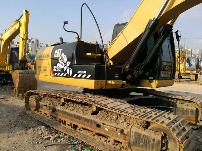 Caterpillar 323D2 For Sale