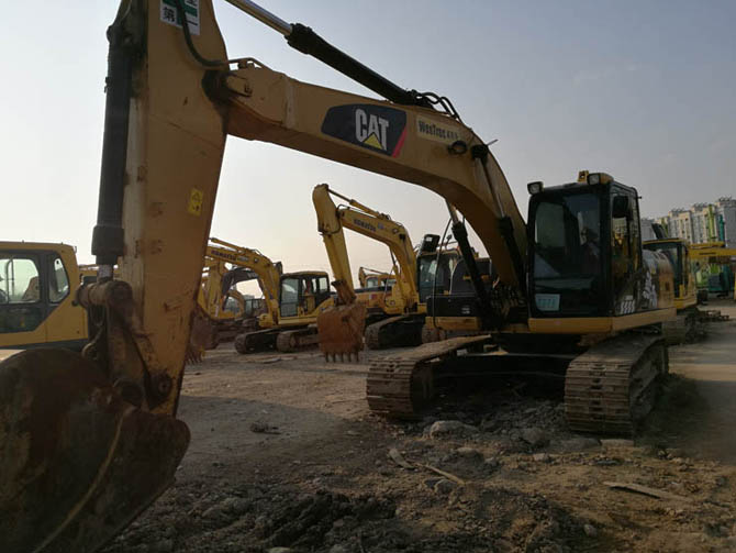 Caterpillar 323D2 For Sale