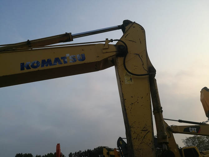 Komatsu PC220-7 For Sale