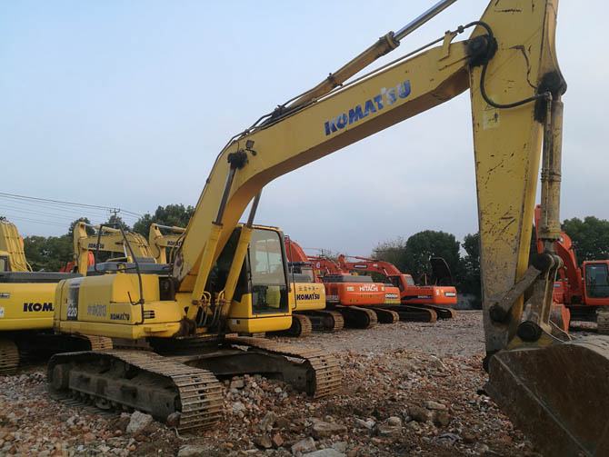 Komatsu PC220-7 For Sale