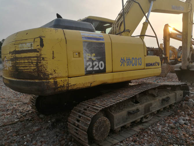 Komatsu PC220-7 For Sale