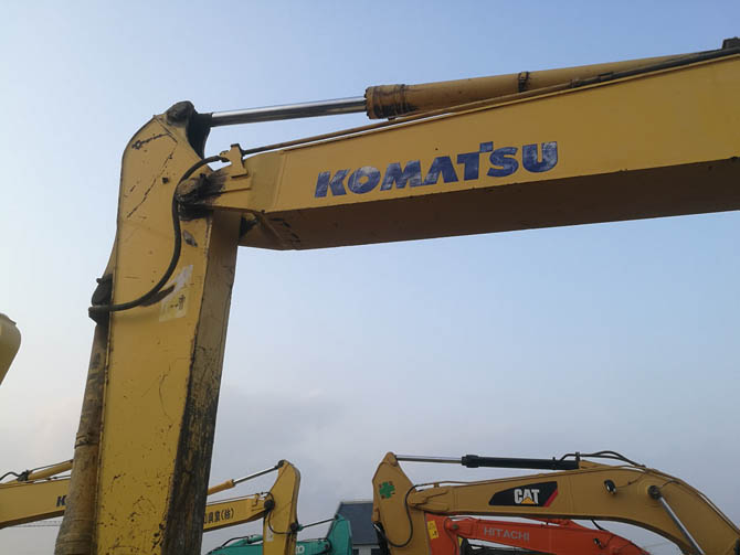 Komatsu PC220-7 For Sale