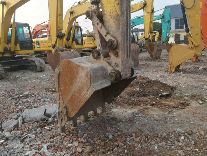 Komatsu PC220-7 For Sale