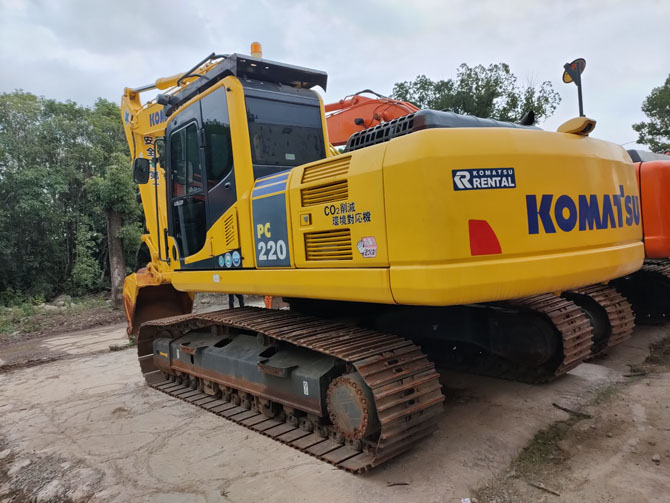 Komatsu PC220-8 For Sale