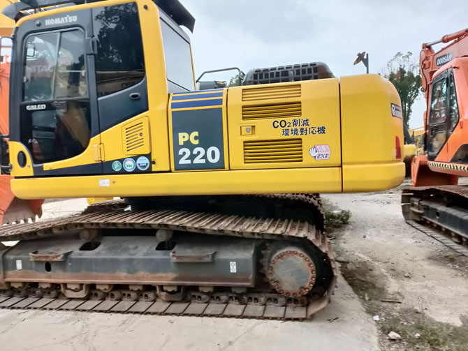 Komatsu PC220-8 For Sale