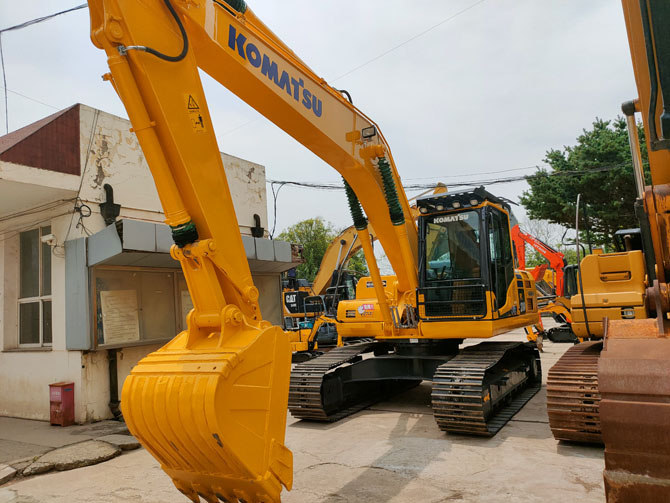 Komatsu PC200-8 For Sale