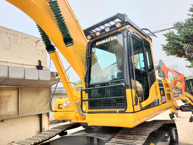 Komatsu PC200-8 For Sale