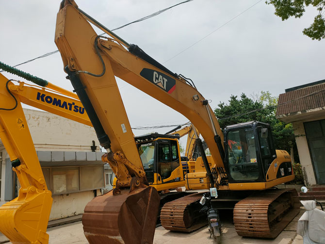 Cat 320D with Wide Track