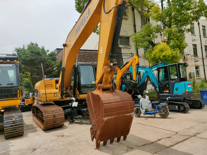 Cat 320D with Wide Track