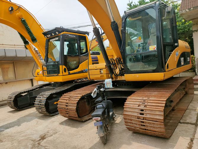 Cat 320D with Wide Track