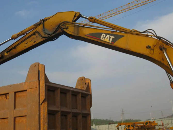 Original 1998 Cat 320B excavator for sale – excellent condition, made in Japan - Loading View