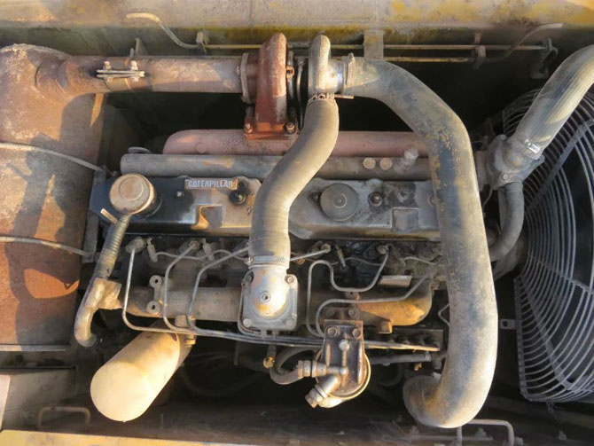 Original 1998 Cat 320B excavator for sale – excellent condition, made in Japan  - Engine view