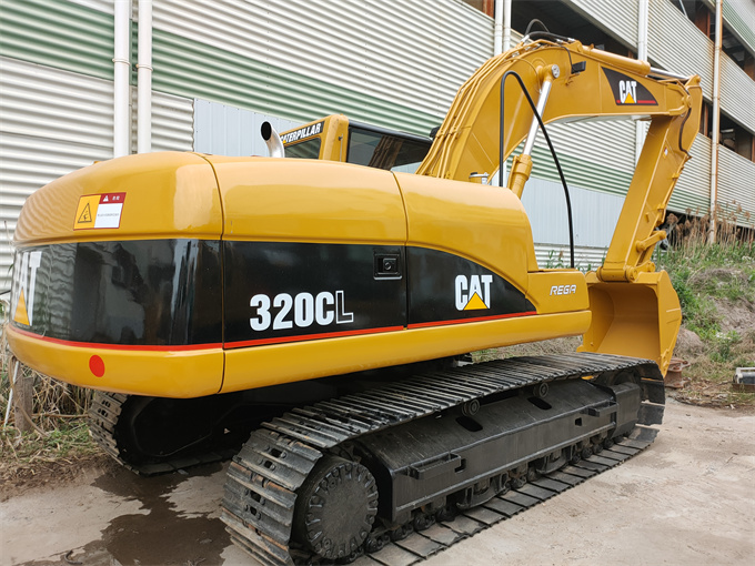 Made in Japan Cat 320CL Excavator with original Cat 3066 engine and original Cat pump - Right side view