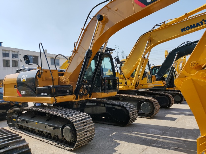 Used Cat 325DL excavator for sale made in Japan - Right side view