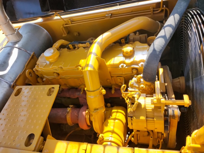 Used Cat 325DL excavator for sale made in Japan - Engine view