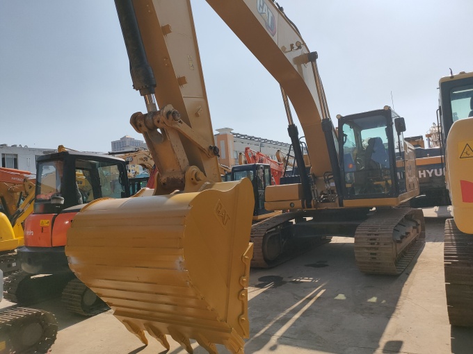 Cat 330GC for sale, 2022 model, 3100 hours, made in Japan