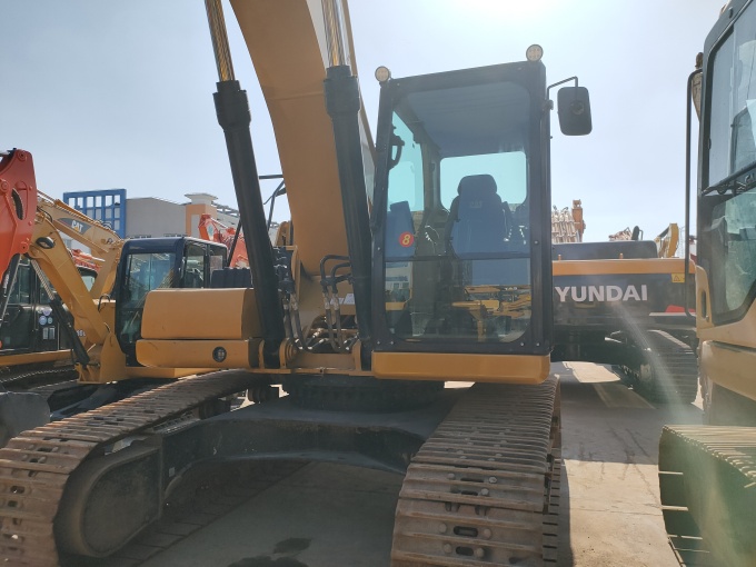 Cat 330GC for sale, 2022 model, 3100 hours, made in Japan