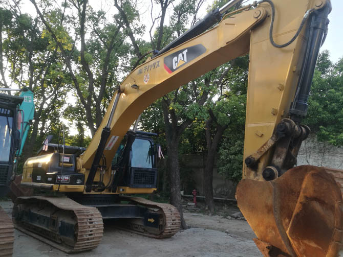 Cat 336D2 Excavator For Sale – made in Japan, original CAT C9 engine, mining bucket - Front right side view