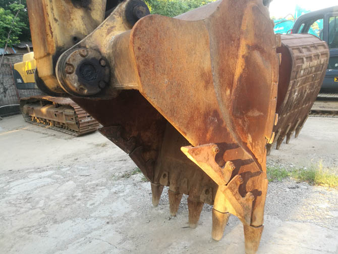 Cat 336D2 Excavator For Sale – made in Japan, original CAT C9 engine, mining bucket - Bucket view