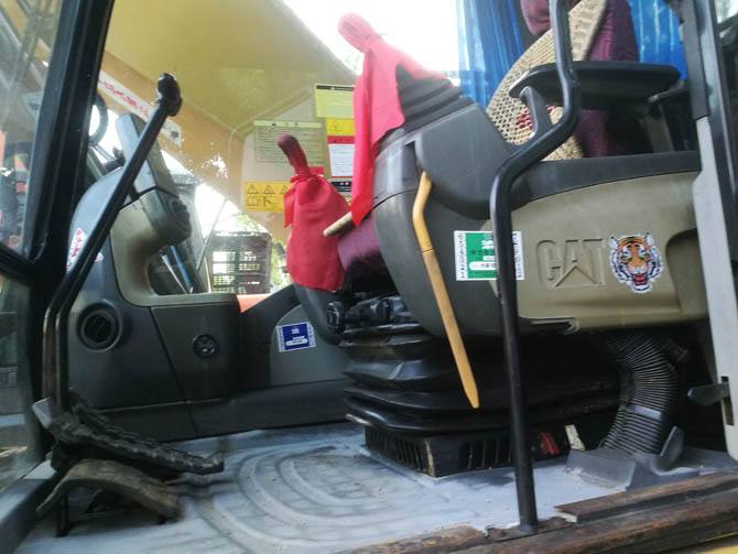 Cat 336D2 Excavator For Sale – made in Japan, original CAT C9 engine, mining bucket - Cabin view