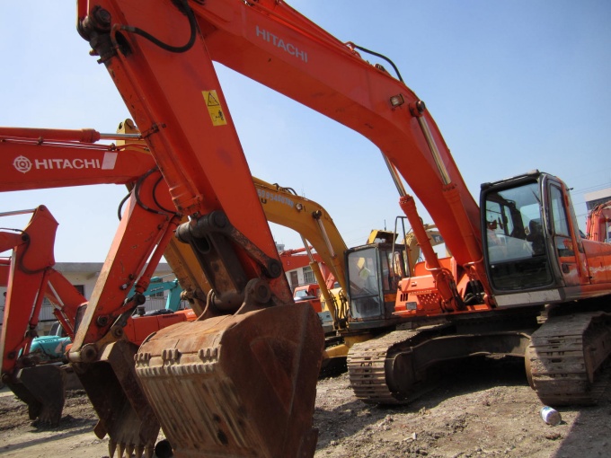 Hitachi ZX330 For Sale - 2014 Used Excavator Made in Japan - Front left side view