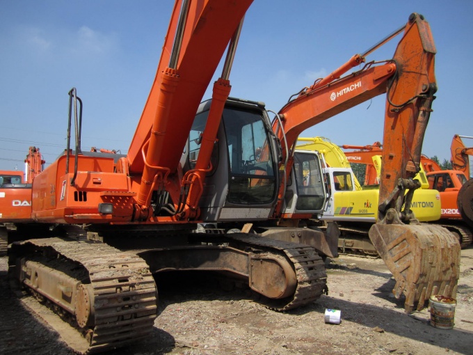 Hitachi ZX330 For Sale - 2014 Used Excavator Made in Japan - Front right side view