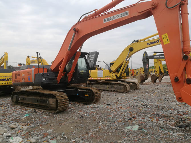 Hitachi ZX350 For Sale – 2013 Japan-Made Excavator - Front right side view