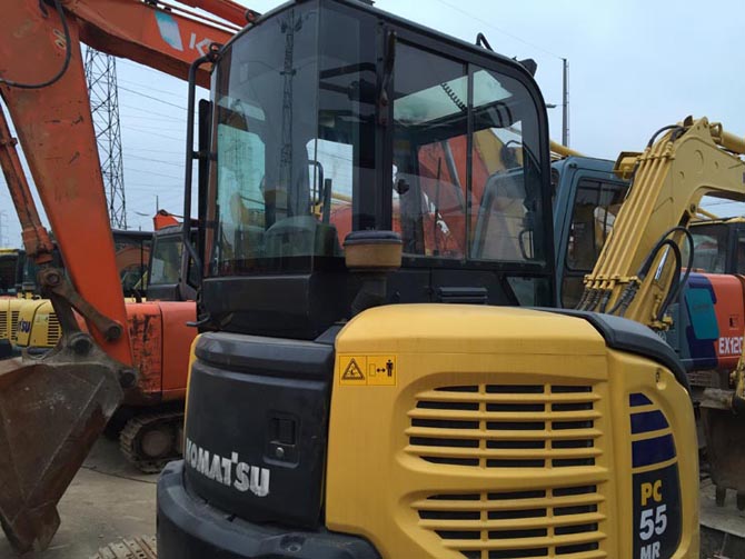 Komatsu PC55 for sale in excellent condition, made in Japan - Cabin view 2