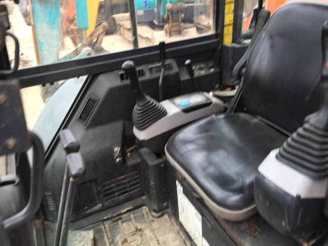 Komatsu PC55 for sale in excellent condition, made in Japan - Cabin