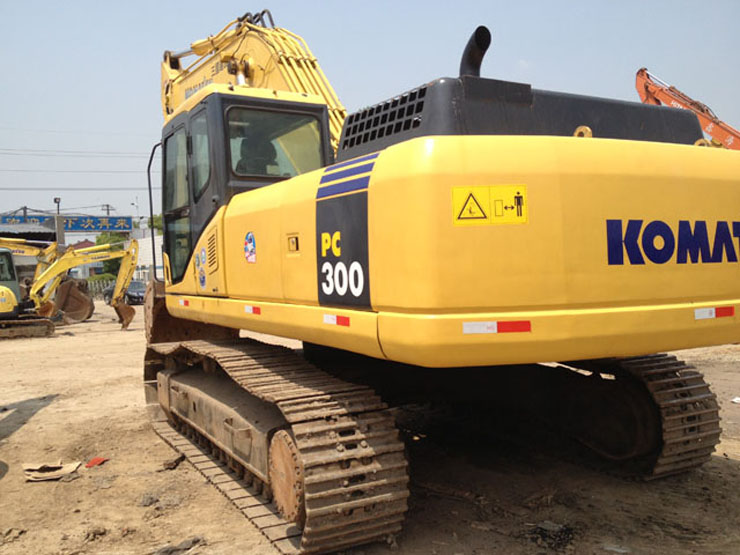 2010 Komatsu PC300 7 Excavator for Sale – Made in Japan, Original Engine, 7780 Hours - Rear left side view