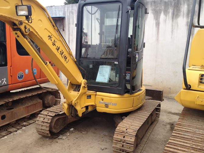 Komatsu PC35 For Sale – Mini Excavator Made in Japan - Front left side view