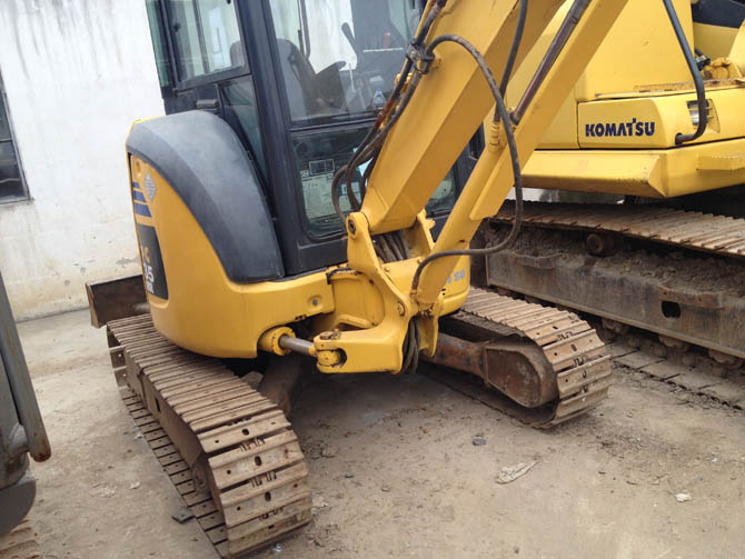 Komatsu PC35 For Sale – Mini Excavator Made in Japan - Front right side view