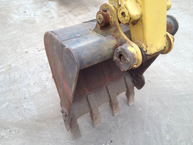 Komatsu PC35 For Sale – Mini Excavator Made in Japan - Bucket view