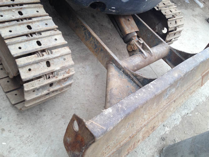 Komatsu PC35 For Sale – Mini Excavator Made in Japan - Blade view