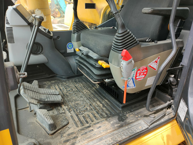 2018 Komatsu PC450LC-8 Excavator For Sale – Original Japanese Engine - Cabin view