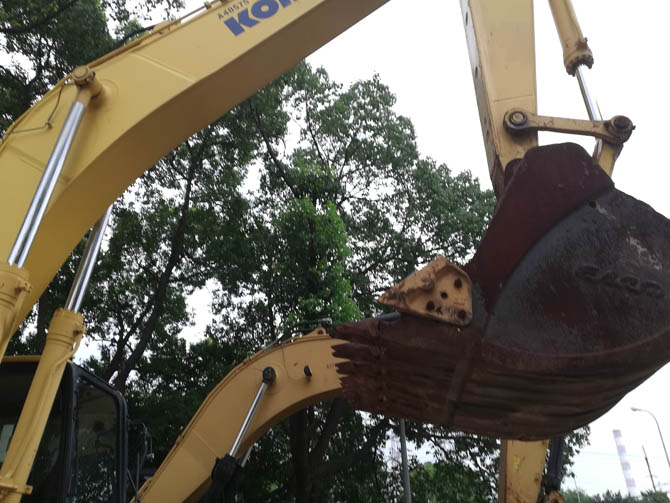 Komatsu PC490LC for Sale – 2020 Japan-Made Used Excavator - Bucket and boom 2