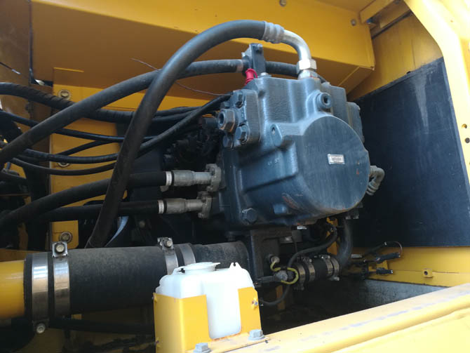 Komatsu PC490LC for Sale – 2020 Japan-Made Used Excavator - Pump view