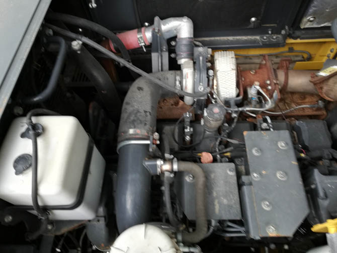 Komatsu PC490LC for Sale – 2020 Japan-Made Used Excavator - Engine View