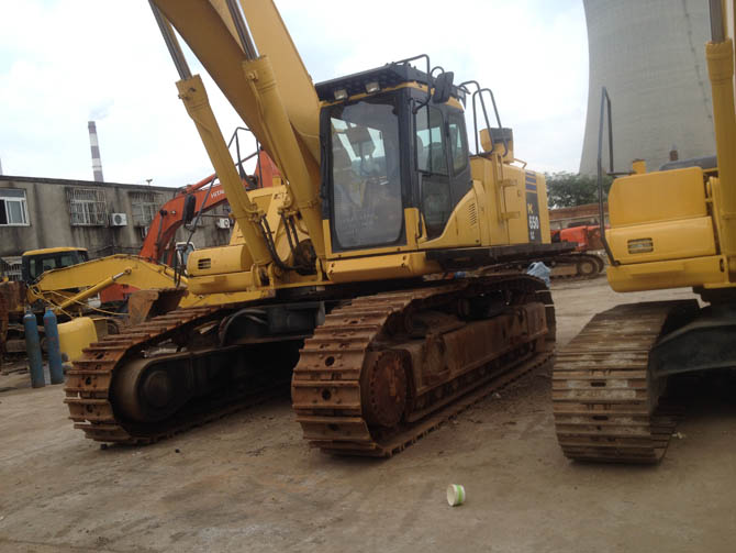 Komatsu PC650-8 For Sale 2015 Model Made in Japan - Front left side