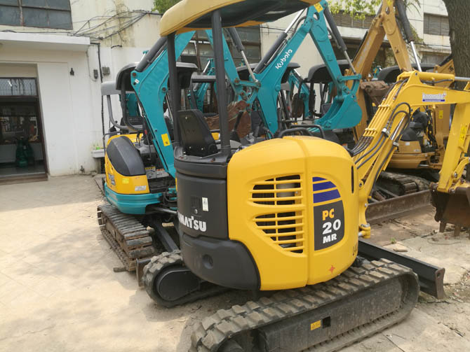 Komatsu PC20 For Sale – Japanese Mini Excavator in Excellent Condition - Right side view 2