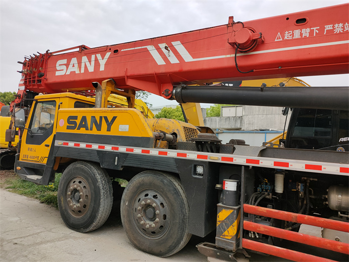 Sany STC750 For Sale – 2012 75 Ton Mobile Crane - Left side view