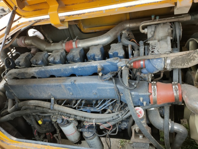 Sany STC750 For Sale – 2012 75 Ton Mobile Crane - Engine view