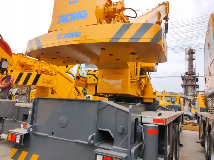 XCMG XCT75 For Sale 2017 model 75 ton truck crane