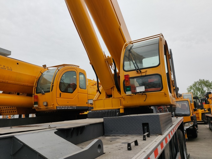 XCMG XCT75 For Sale 2017 model 75 ton truck crane