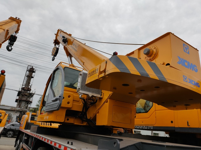 XCMG XCT75 For Sale 2017 model 75 ton truck crane - Rear left side view